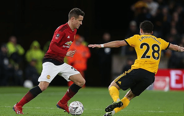 与此相对 与此相对